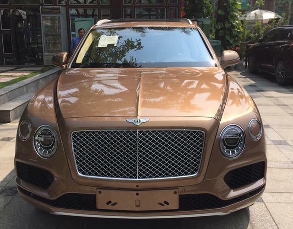 SUV Bentley Bentayga hon 20 ty 